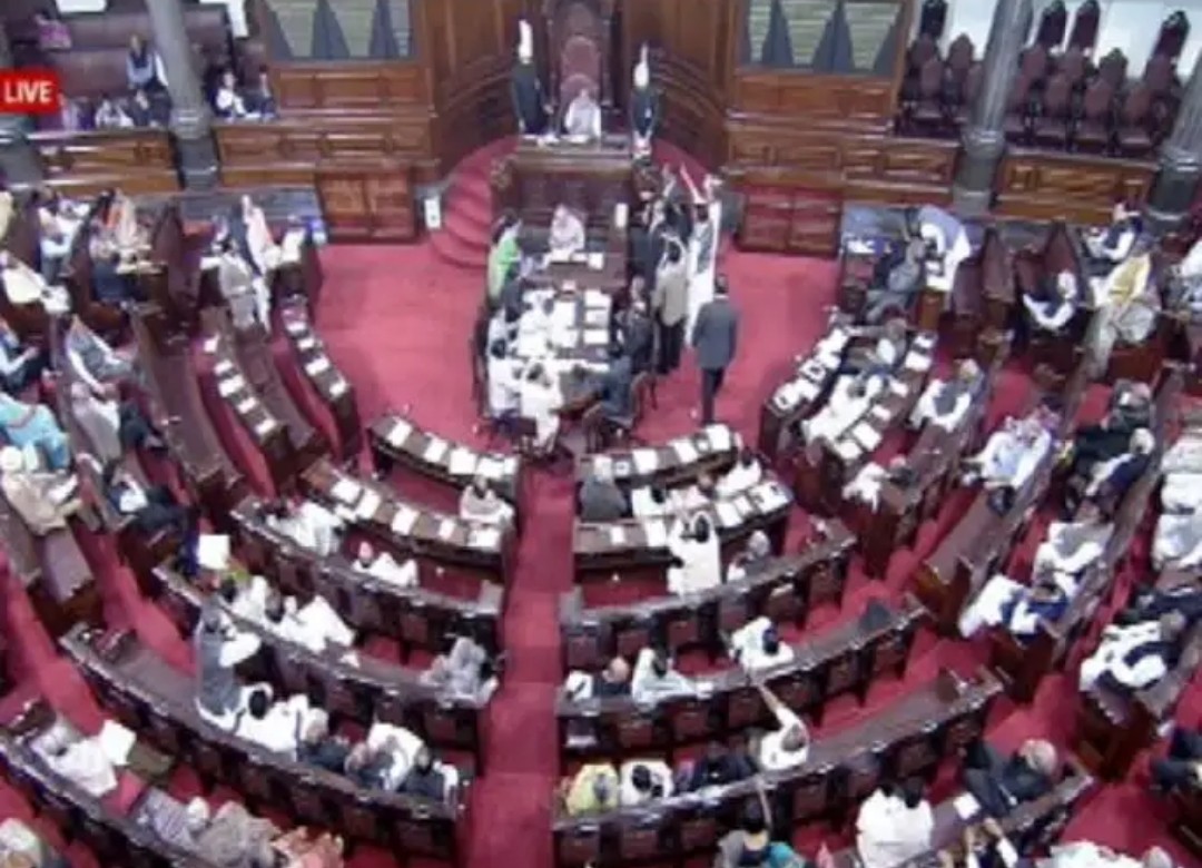 सदन में हंगामा, 8 सांसदों को किया निलंबित