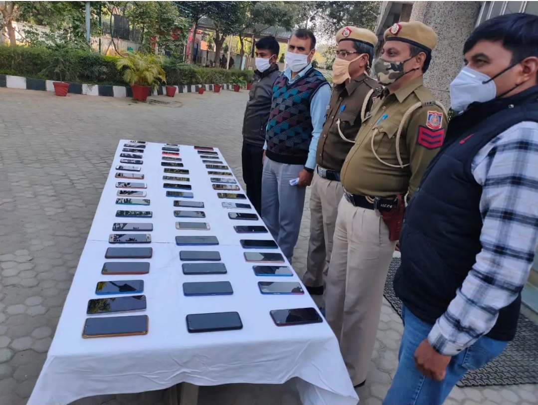 मोबाइल स्नैचिंग के बढ़ते मामलों से दिल्ली पुलिस परेशान