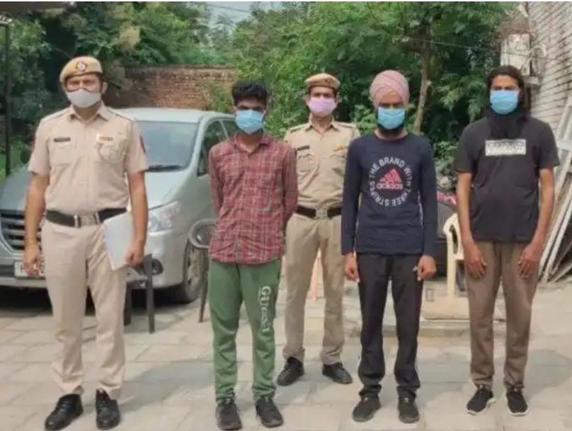 टिकरी बॉर्डर पर प्रदर्शनकारी किसानों के बीच अवैध हथियार के साथ तीन युवक गिरफ्तार