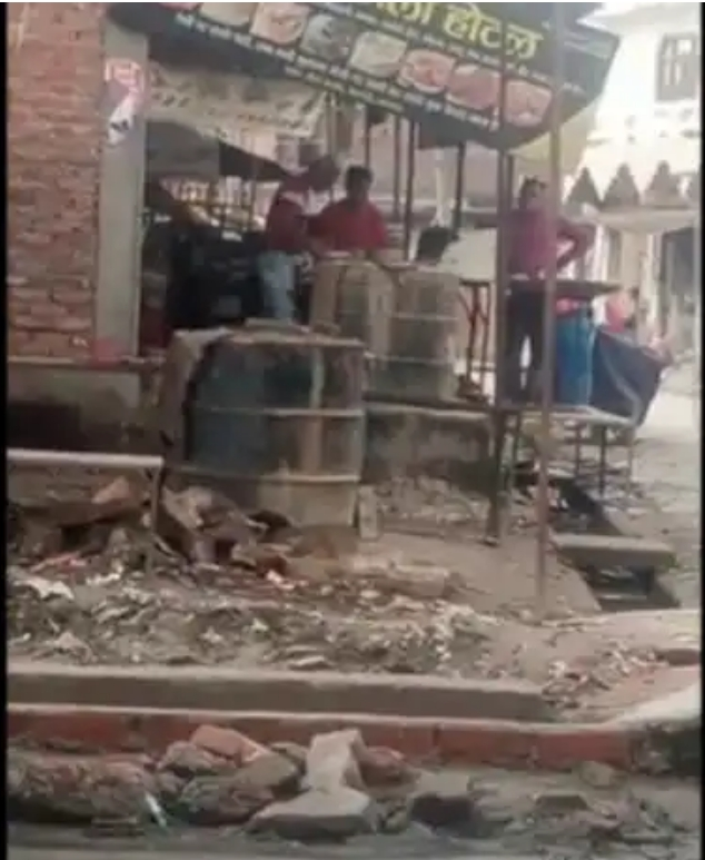 खाने में थूकने का एक वीडियो सामने आया,मचा हड़कंप