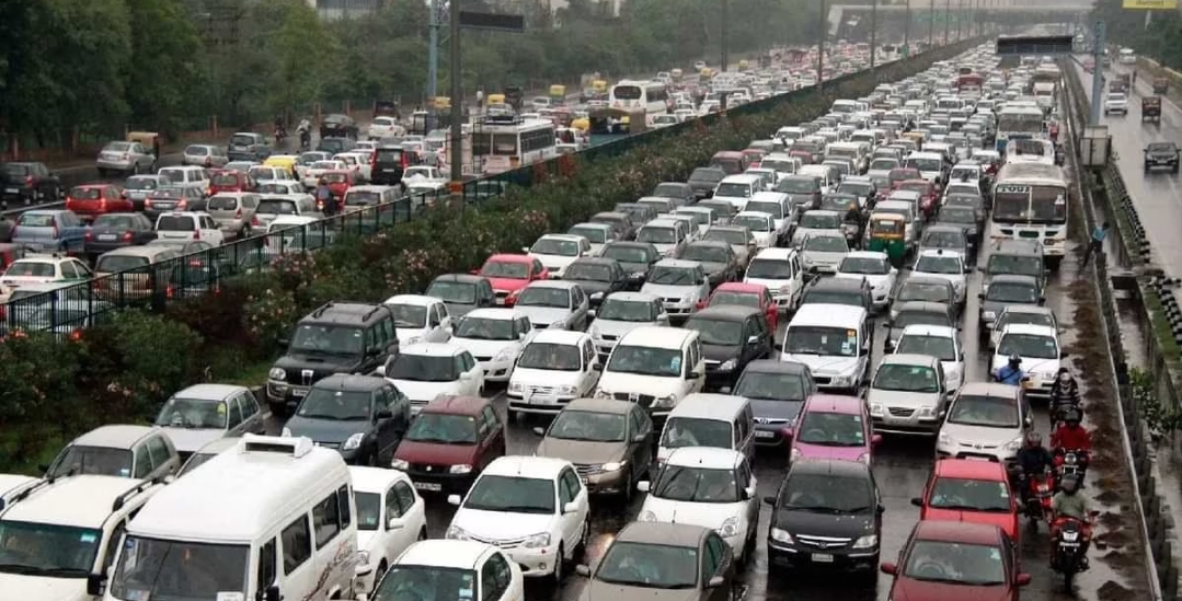 दिल्ली की सड़कों पर BS-3,BS-4 वाहनों पर लगा प्रतिबंध,गाड़ियों से निकले तो सीधा कटेगा 20000 का चालान