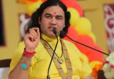 इटावा प्रकरण पर देवकीनंदन महाराज की टिप्पणी: चोटी काटना अपमानजनक, सनातन को जाति की राजनीति से दूर रखें