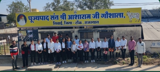 बापू आसाराम जी गौशाला निवाई में कृषि विज्ञान छात्रों का शैक्षणिक भ्रमण, गौ-आधारित खेती का मिला प्रशिक्षण