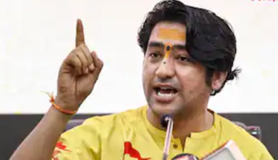 धीरेंद्र शास्त्री का बड़ा बयान: मथुरा में श्रीकृष्ण जन्मभूमि के पास होगा हनुमान चालीसा पाठ, बंगाल की बाबरी पर दी कड़ी चेतावनी