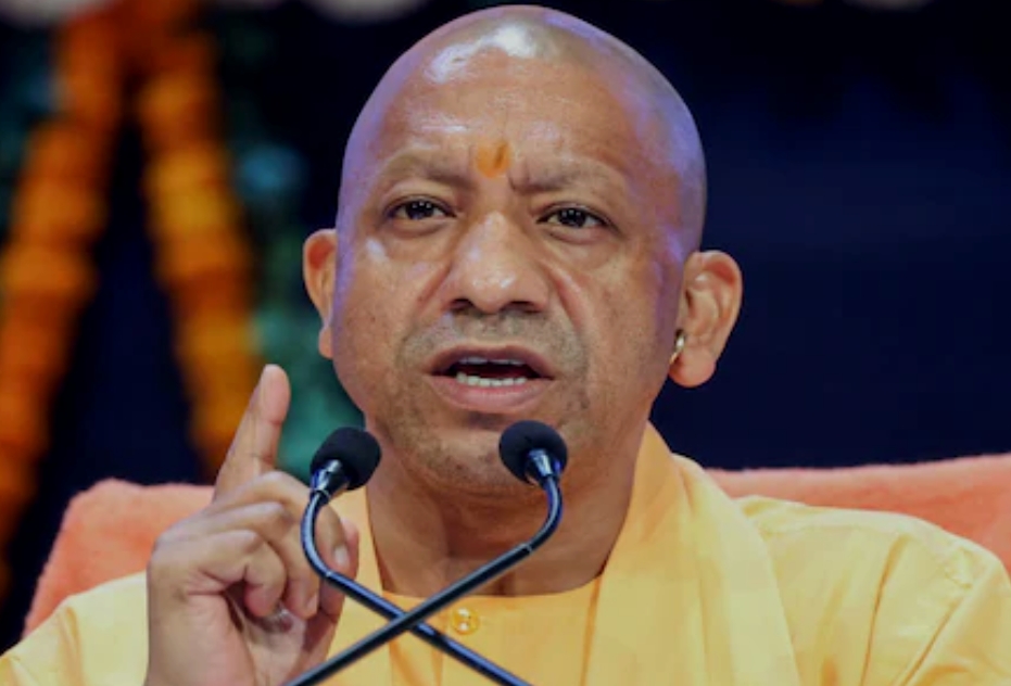 15 दिनों में दूसरी बार सीएम योगी की सुरक्षा में सेंध, नगर निगम सुपरवाइजर सस्पेंड