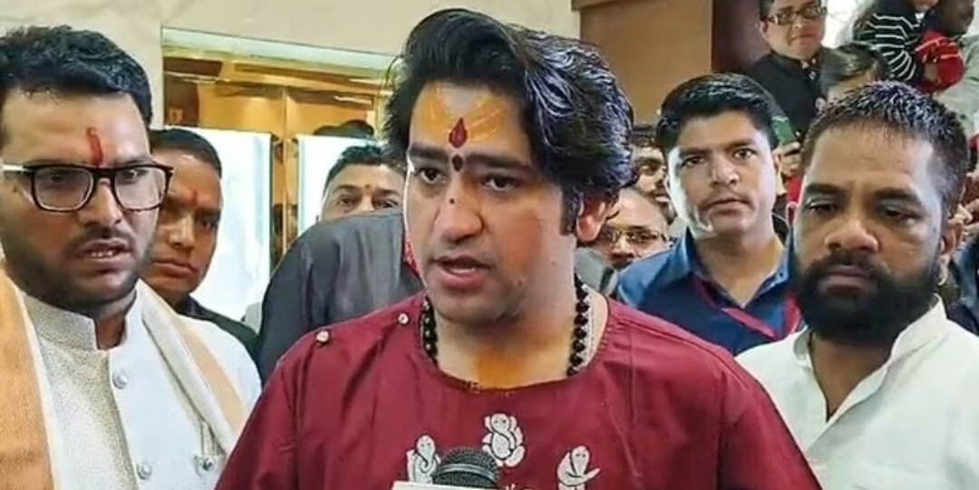 KKR में बांग्लादेशी खिलाड़ी की एंट्री पर सियासी–धार्मिक घमासान, धीरेंद्र शास्त्री ने दी संतुलित प्रतिक्रिया