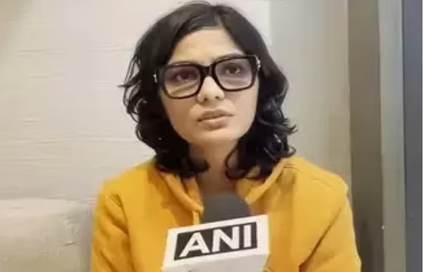 सुप्रीम कोर्ट से गिरफ्तारी पर रोक, नेहा सिंह राठौर बोलीं—जांच में पूरा सहयोग करूंगी