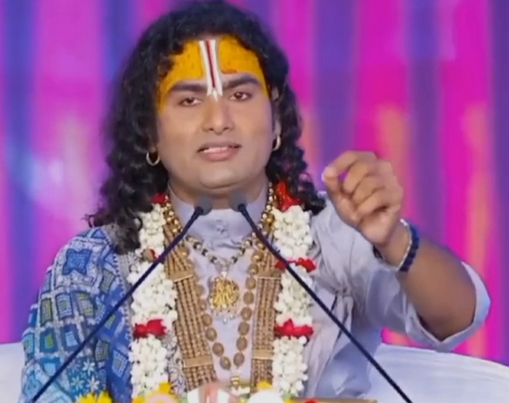 बॉलीवुड ने युवाओं के दिमाग में कचरा भरा. 'आश्रम' वेब सीरीज और स्टार्स पर भड़के कथावाचक, दिया करारा जवाब