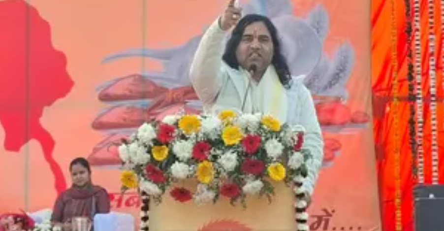 आगरा से देवकीनंदन ठाकुर का हुंकार, हिंदू एकता पर दिया जोर— बोले, एकजुट नहीं हुए तो अस्तित्व पर संकट