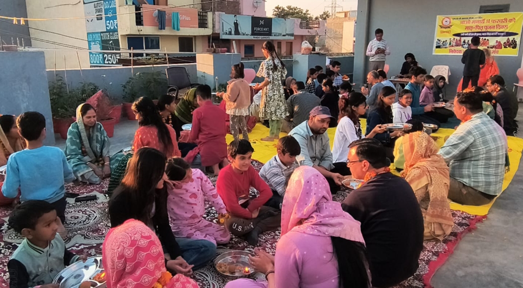 जन जागरण मंच की ओर से किया गया मातृ पितृ पूजन दिवस का आयोजन,कार्यक्रम में सैकड़ों बच्चों ने माता-पिता का किया पूजन