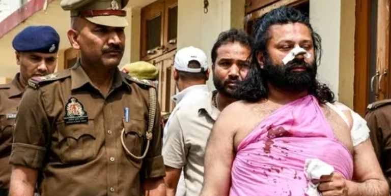 प्रयागराज में सनसनी: आशुतोष ब्रह्मचारी पर ट्रेन में जानलेवा हमला, टॉयलेट में बंद होकर बचाई जान