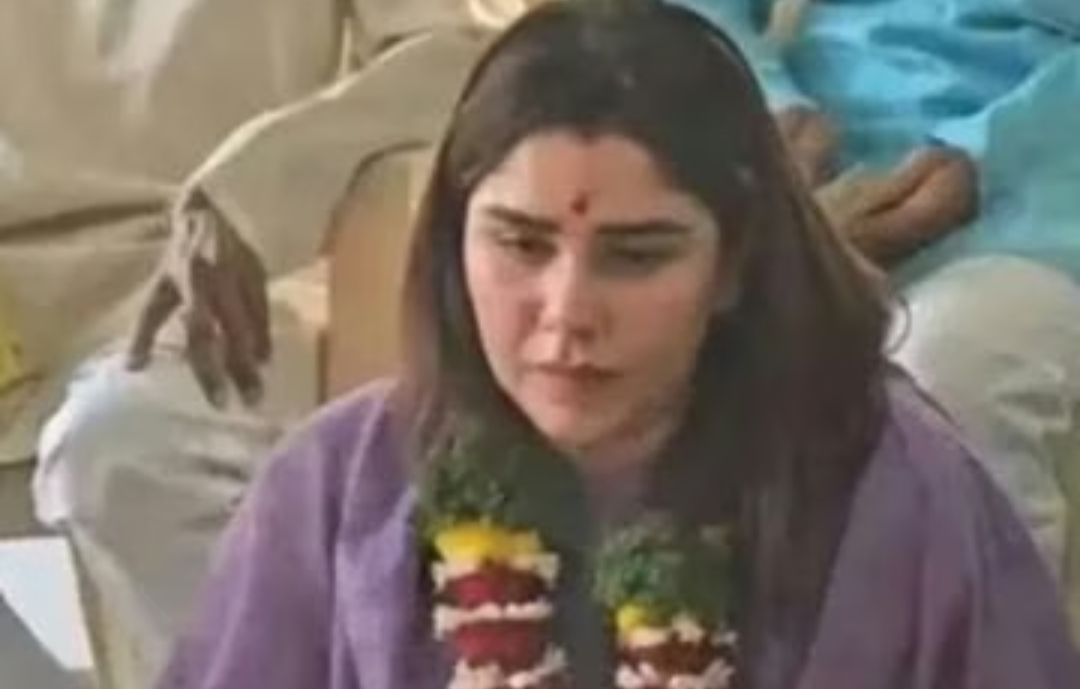 मॉडल सयाली सुर्वे का आरोप: जबरन धर्म परिवर्तन और प्रताड़ना के बाद हिंदू धर्म में वापसी