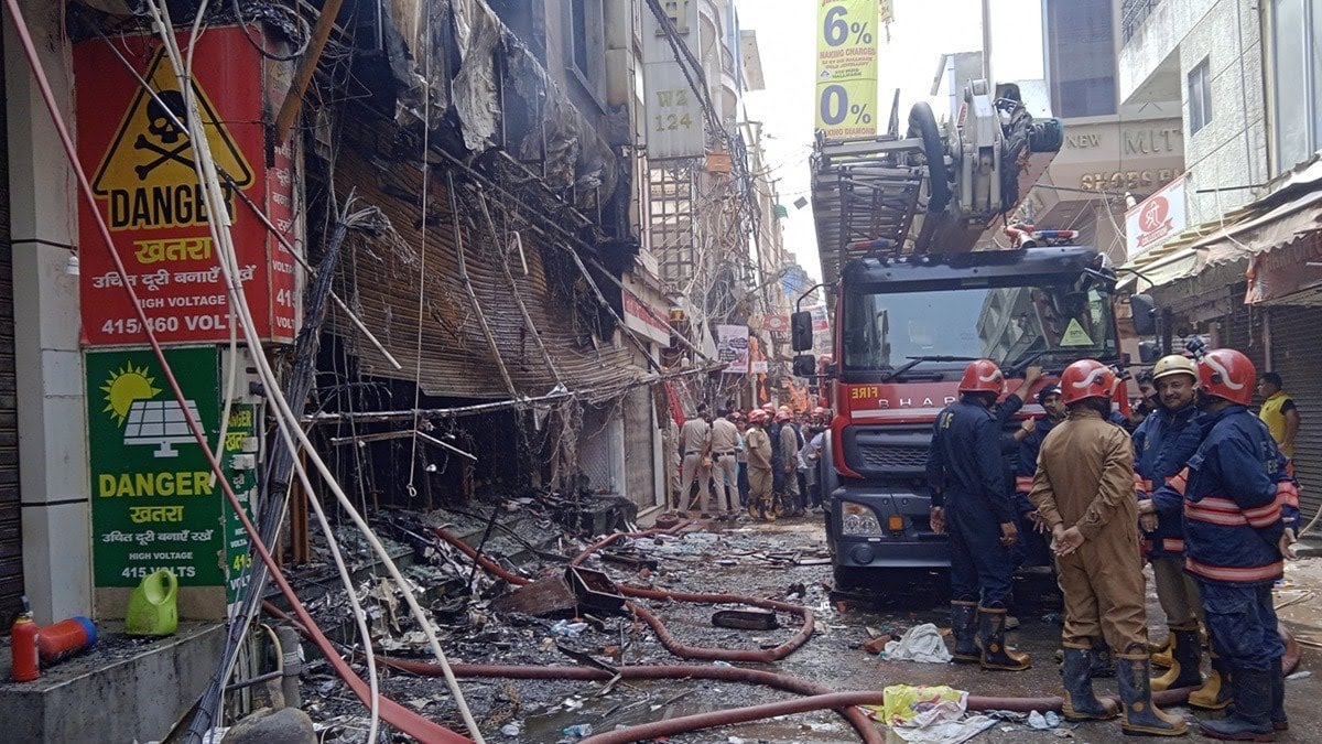 दिल्ली के पालम में भीषण आग: एक ही परिवार के 9 लोगों की मौत