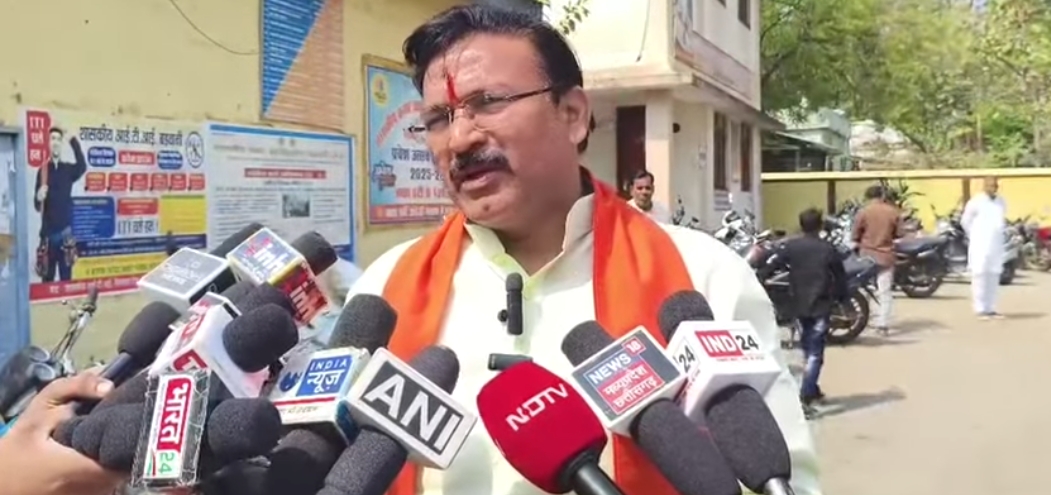 मोनालिसा की शादी पर बढ़ा विवाद, सांसद गजेंद्र पटेल ने जताई साजिश की आशंका