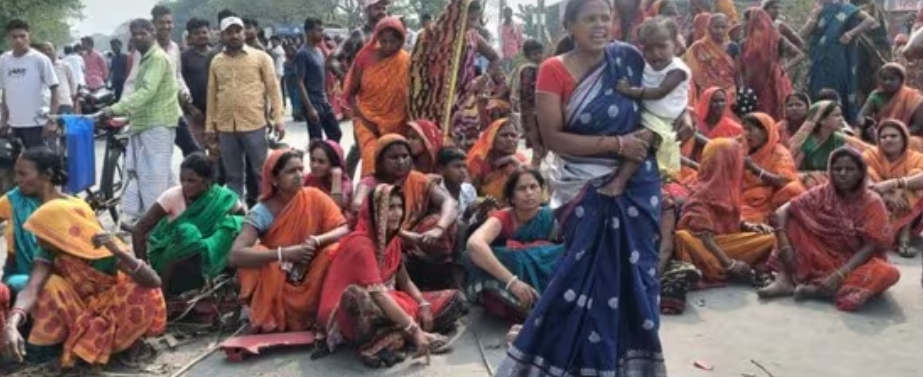 मेला घुमाने के बहाने ले गया युवक, दुष्कर्म का विरोध करने पर 18 वर्षीय लड़की की हत्या, खेत में मिला शव