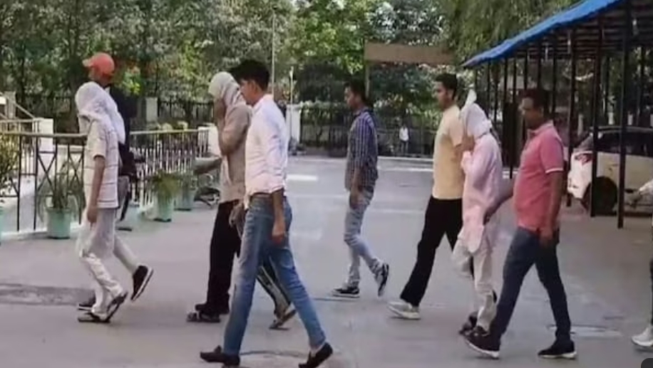 आसाराम  बापू केस के गवाह महेंद्र चावला, भाई और भतीजा गिरफ्तार — 70 लाख की वसूली का आरोप, कैश लेन-देन का वीडियो भी सामने आया