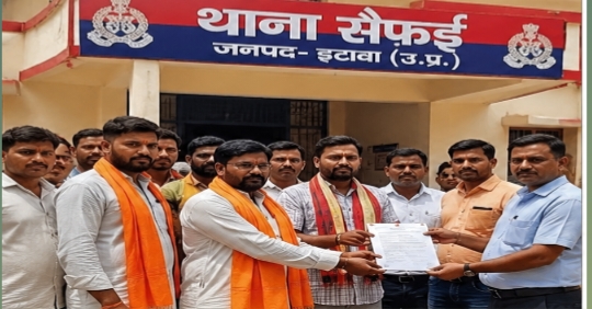 युवती को ले जाने का आरोप, कार्रवाई की मांग को लेकर थाने पहुंचे संगठन के पदाधिकारी